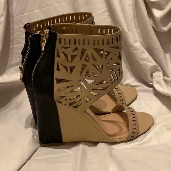Tan and black sandal boots with wedge heel - Picture 3 of 7